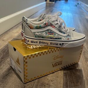 Vans Walt Disney World old skool shoes Sneakers men’s 6 women’s 7.5 with box